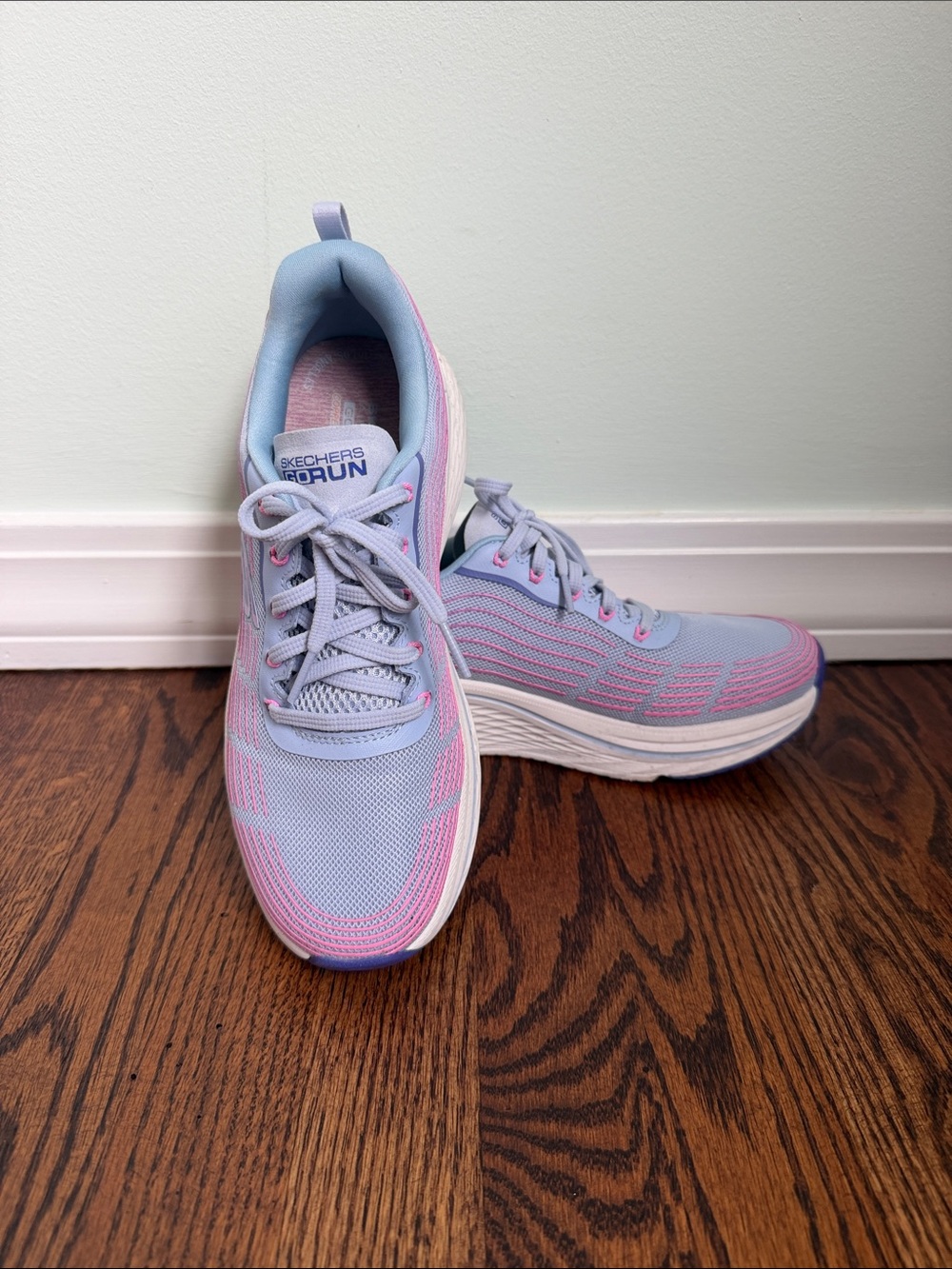 Skechers GOrun Women's Light Blue with Pink Trim Athletic Sneakers WORN ONCE